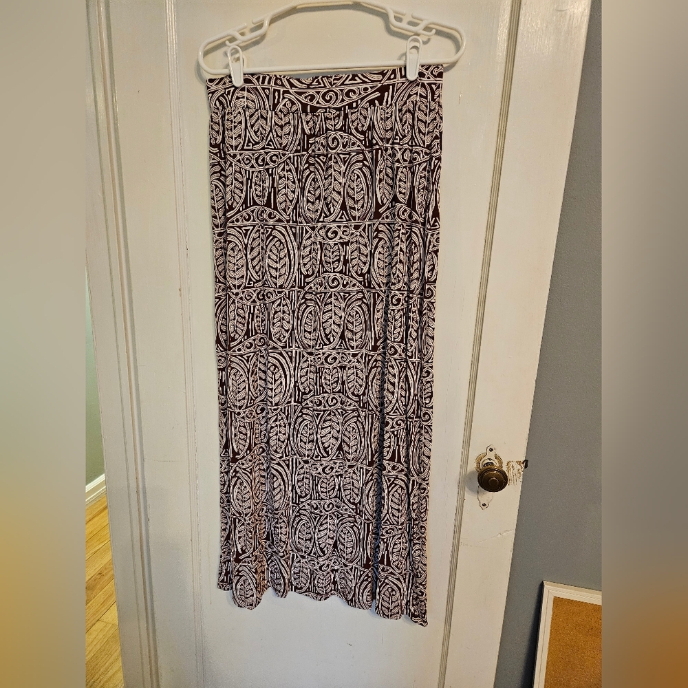 Ann Taylor LOFT Maroon Maxiskirt Size Medium